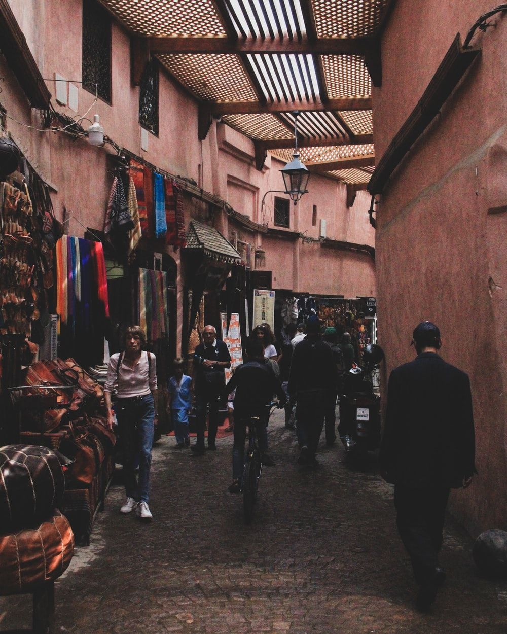 بازار های تنگ و جالب مراکش در یک قاب هنری 1402
