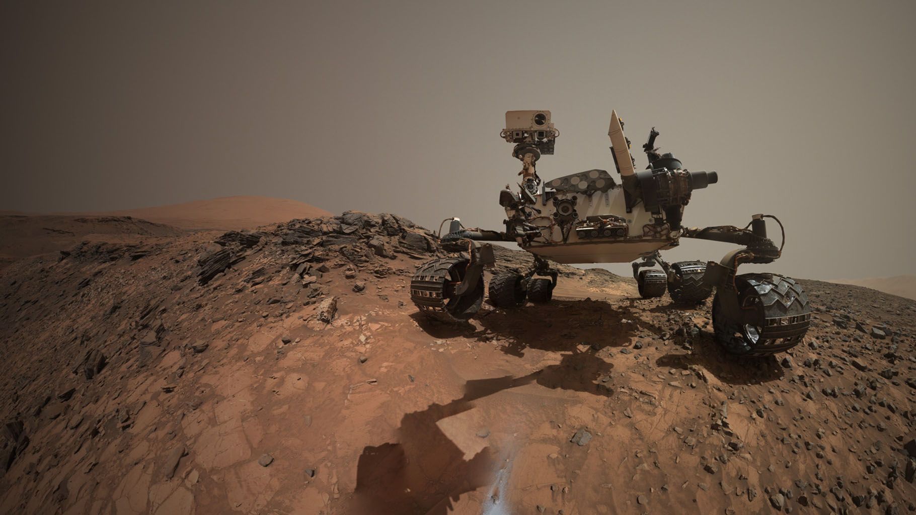 تصویر HD از مریخ نورد در حال نمونه برداری از سیاره
