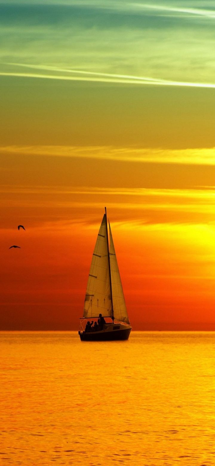 زیباترین Wallpaper قایق بادبانی و غروب دریا برای گوشی موبایل