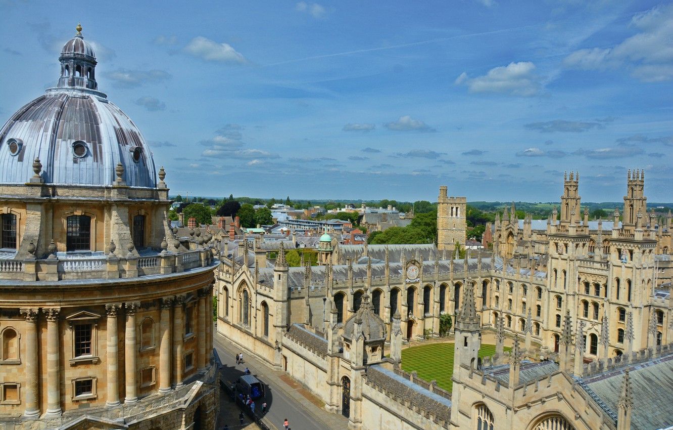 عکس هوایی دانشگاه آکسفورد از میدان رادکلیف مشهور