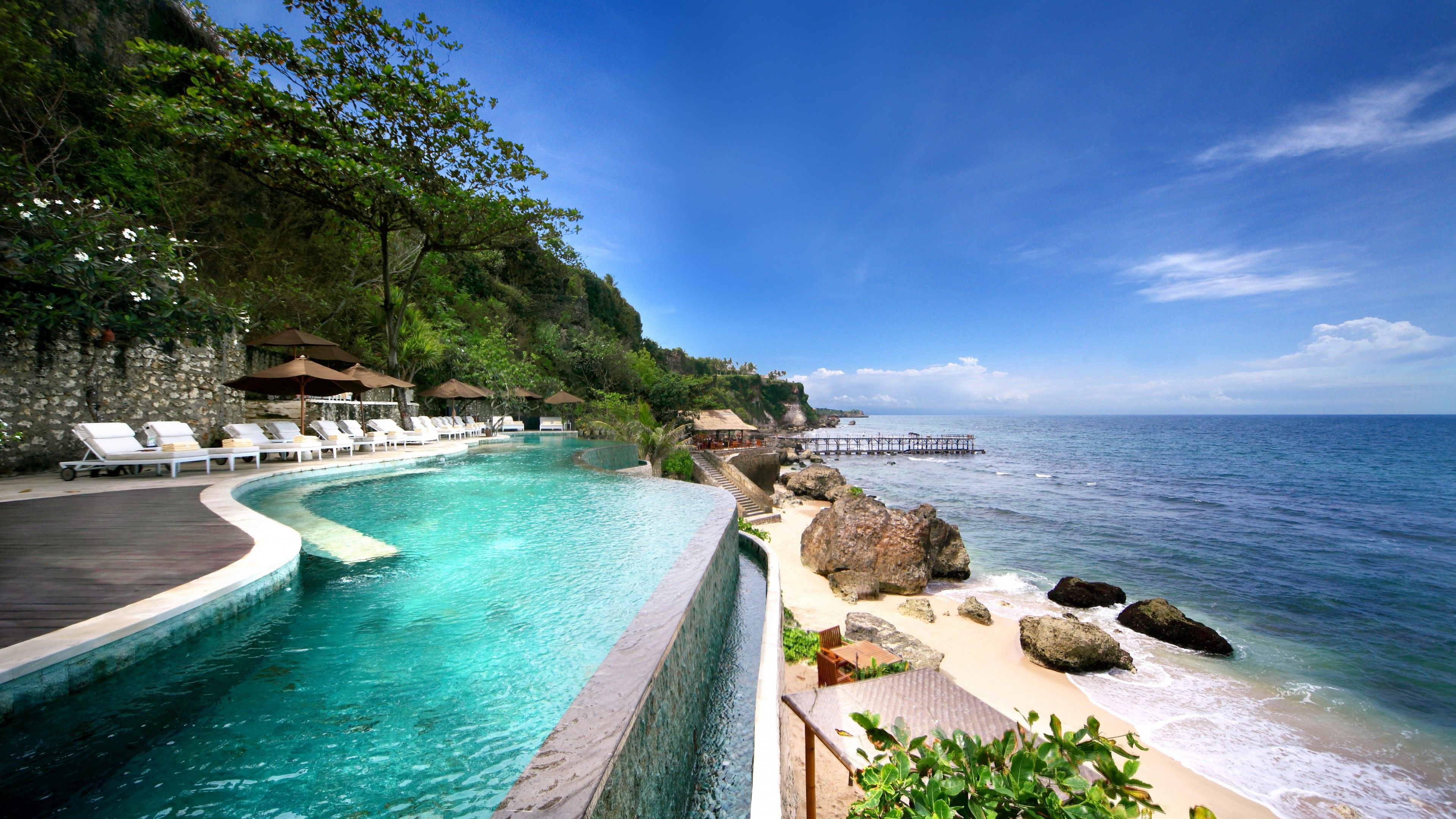 تصویر استراحتگاه ساحلی زیبا در بالی مناسب مسافران