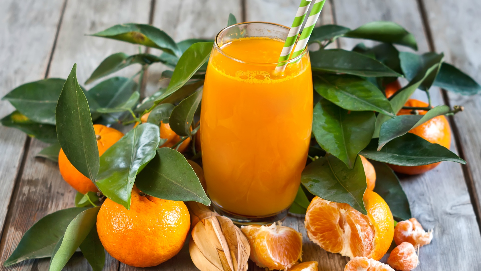 تصویر دلچسب نوشیدنی شیرین میوه نارنگی با کیفیت ویژه 