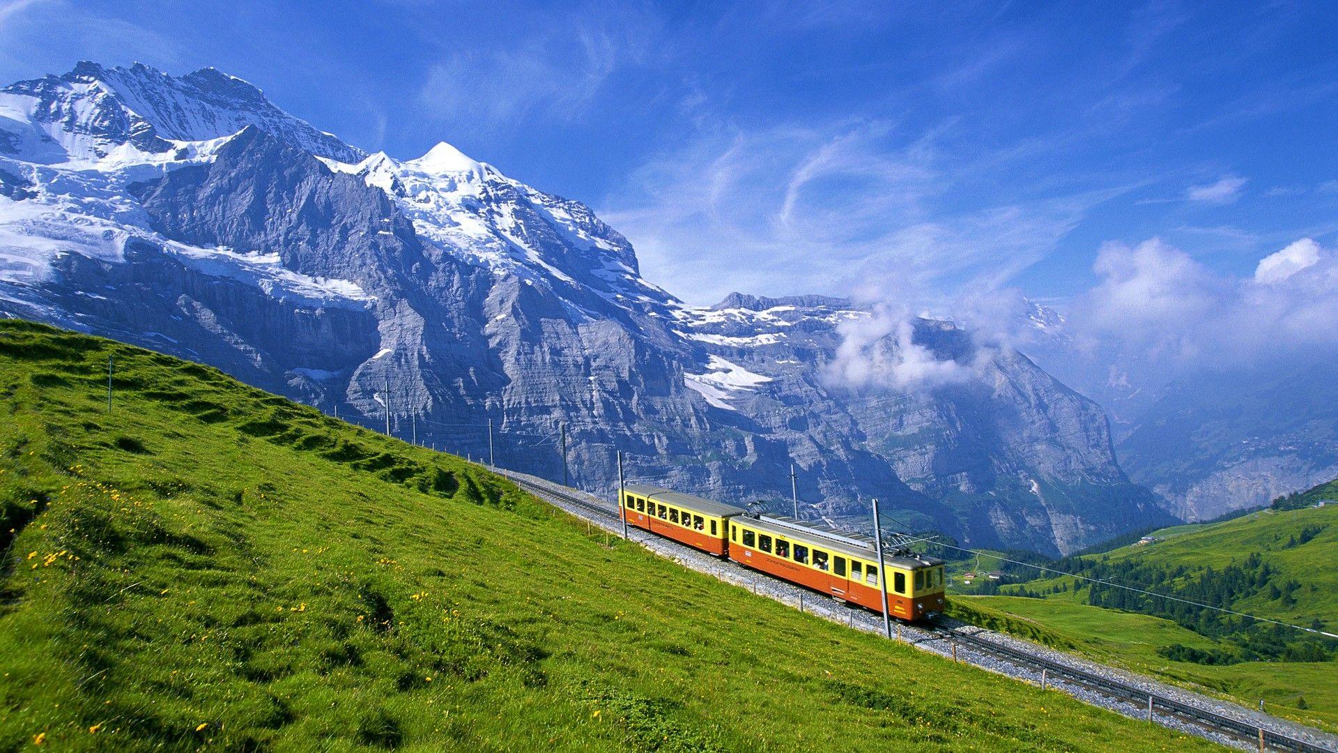 عکس راه آهن در کوه های آلپ سوئیس