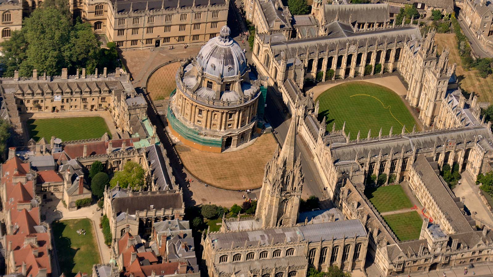 عکس هوایی بینظیر دانشگاه آکسفورد با کیفیت Full HD 