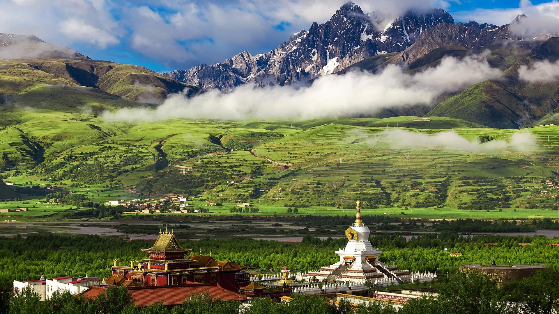 تصویر خوشگل ترین معبد های شهر تبت در طبیعت سرسبز