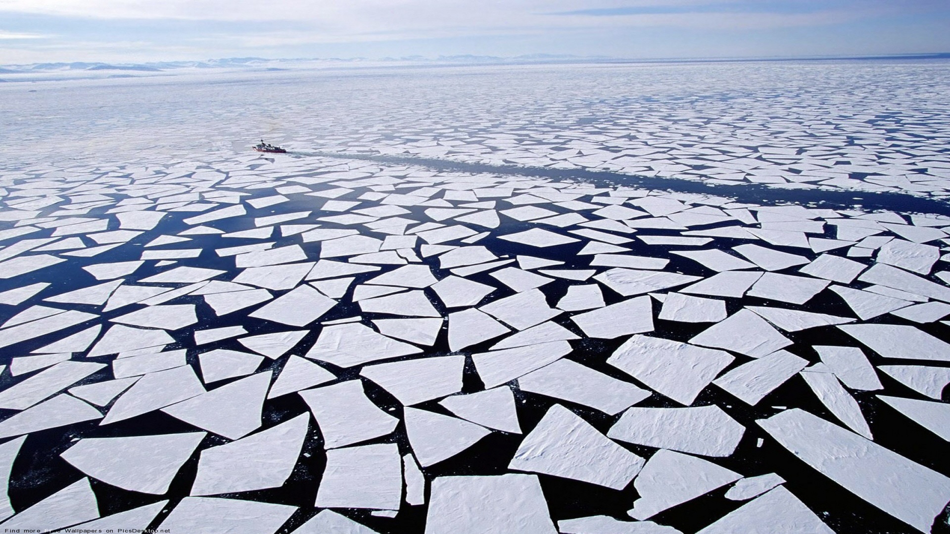 تصویر جذاب و دیدنی از یخ های شکسته‌ی روی آب 