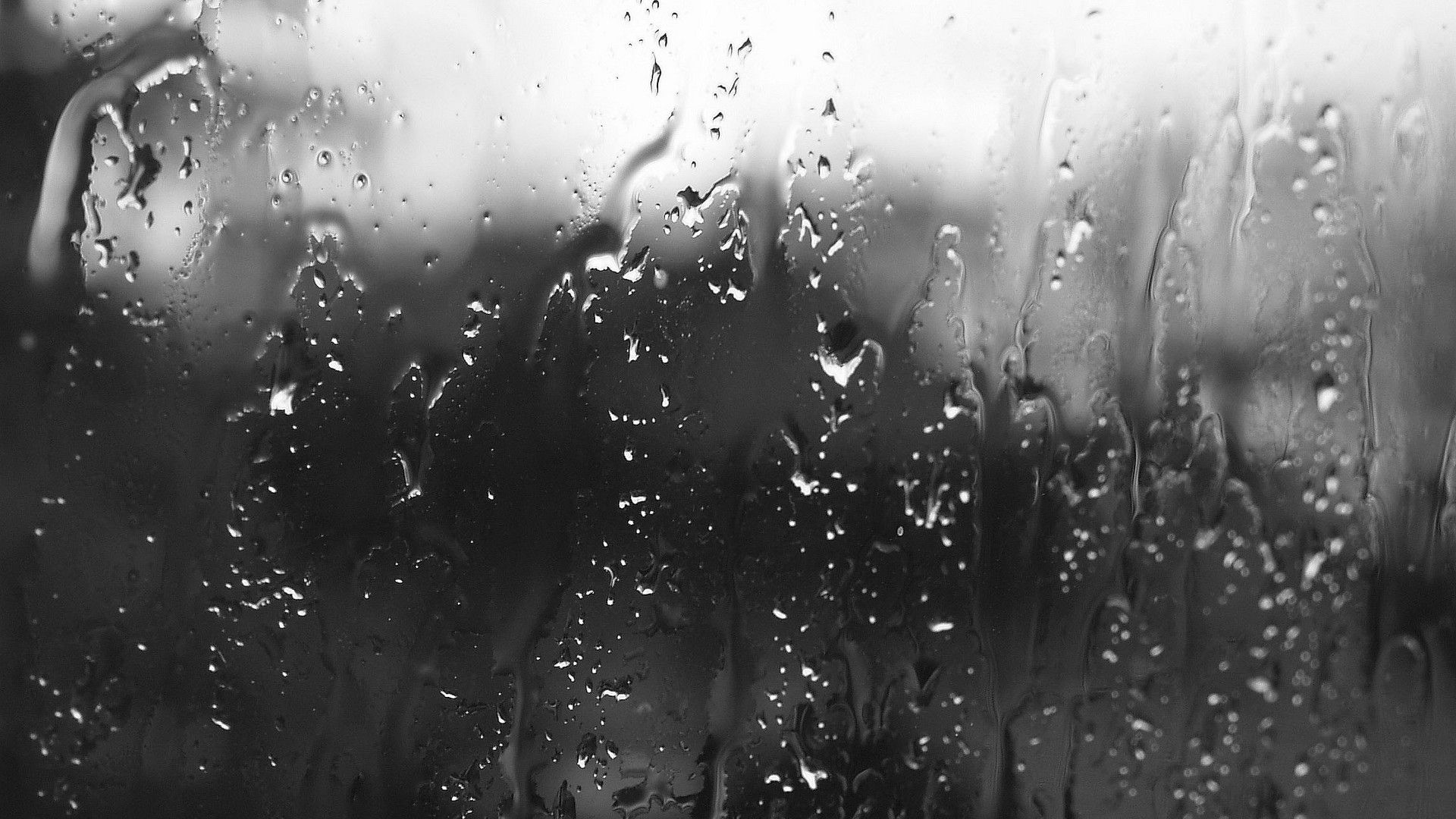 تصویر زمینه سیاه سفید باران پشت شیشه با کیفیت بی‌نظیر full hd