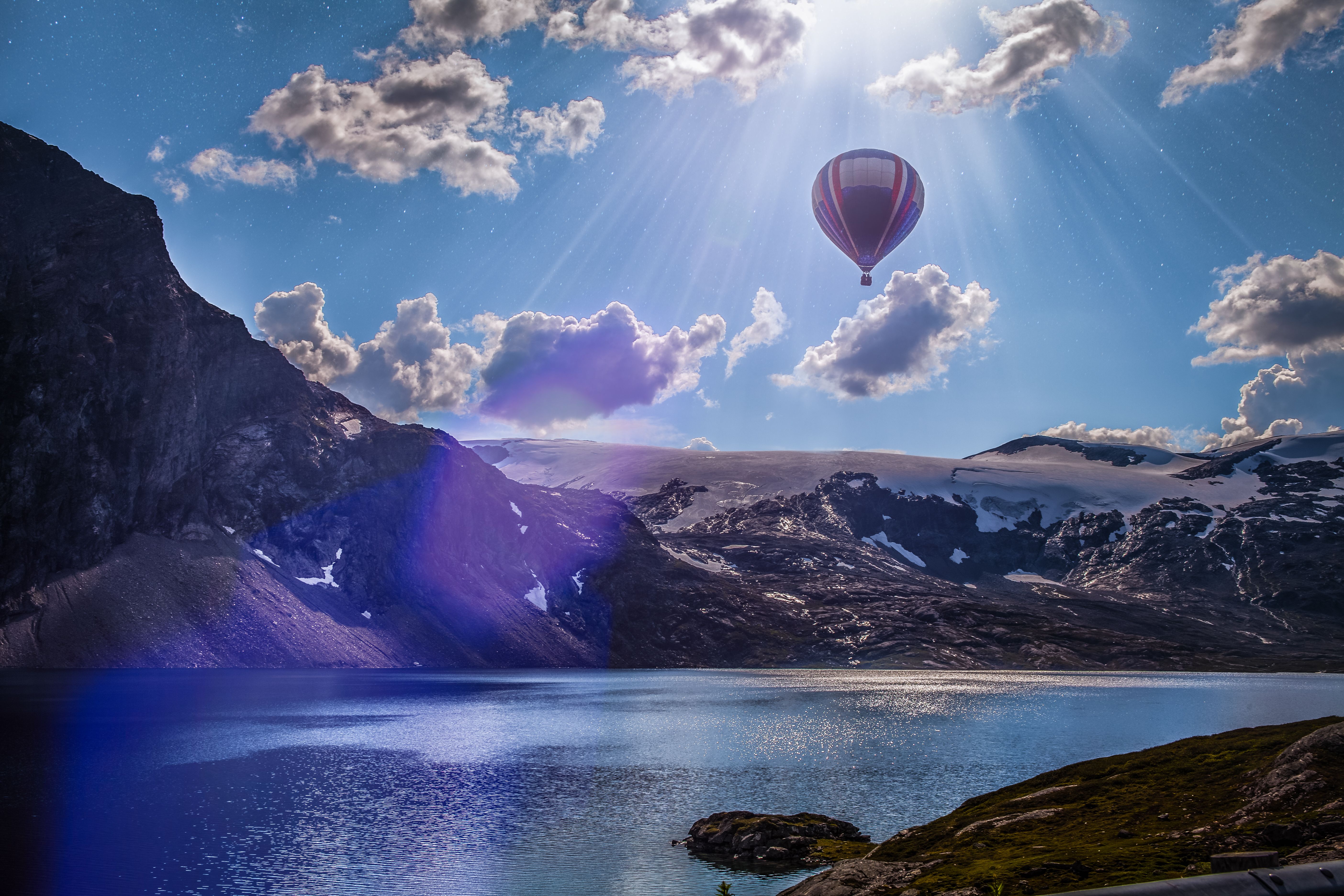 عکس پروفایل رویایی درخشان بالون در آسمان اسکاندیناوی	