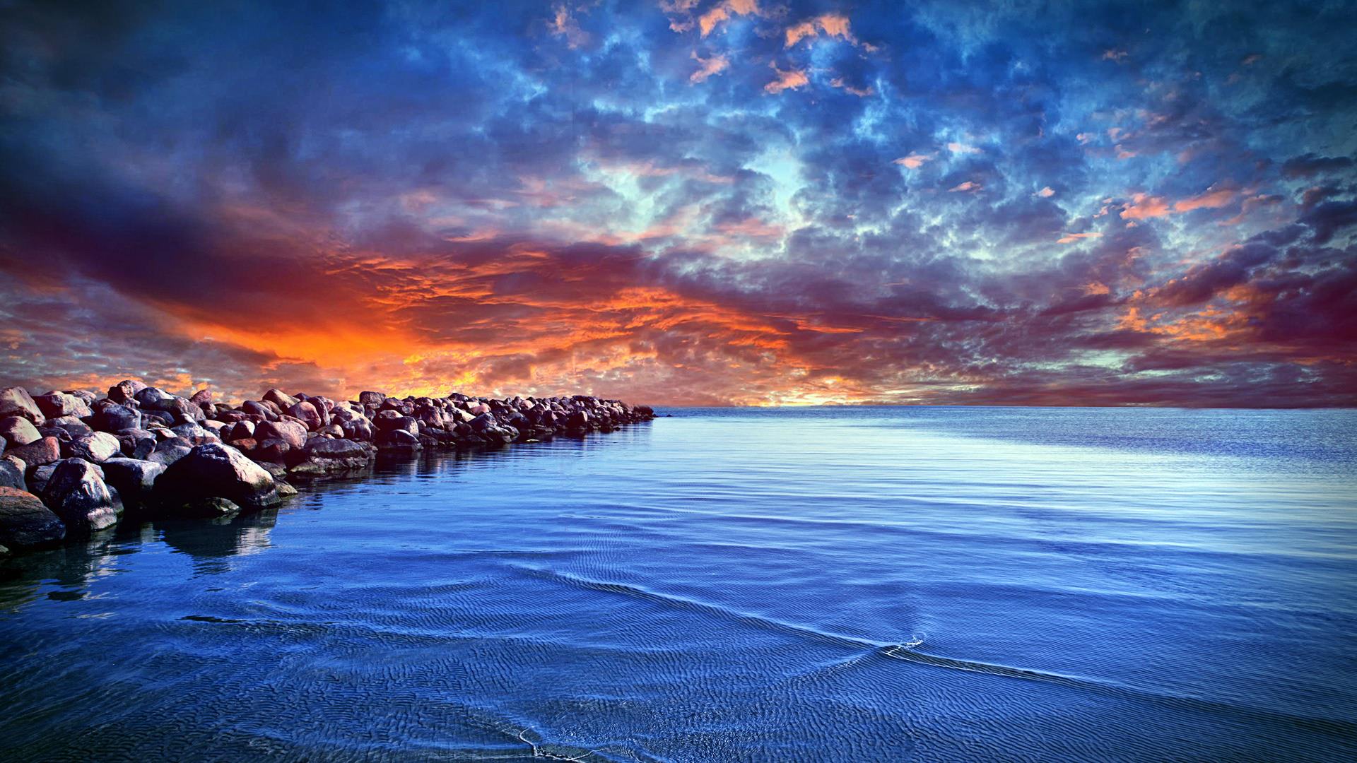 تصویر زمینه تماشایی دریای خوشرنگ اسکاندیناوی برای لپتاپ