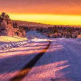 تصویر زمینه جاده برفی و زیبا و آسمان نارنجی برای گوشی