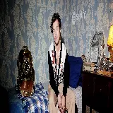 چاپ قاب موبایل و گوشی تصویر خاص Harry Styles در اتاق هنری خودش