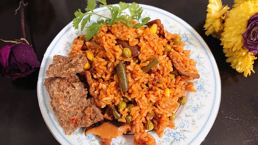 تصویر استوک غذای ترد و سوخاری آفریقایی با بالاترین کیفیت 