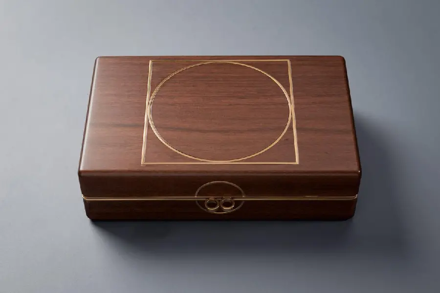 عکس صندوقچه مدل جعبه کوچک فانتزی با الگوهای هندسی پیچیده و عجیب