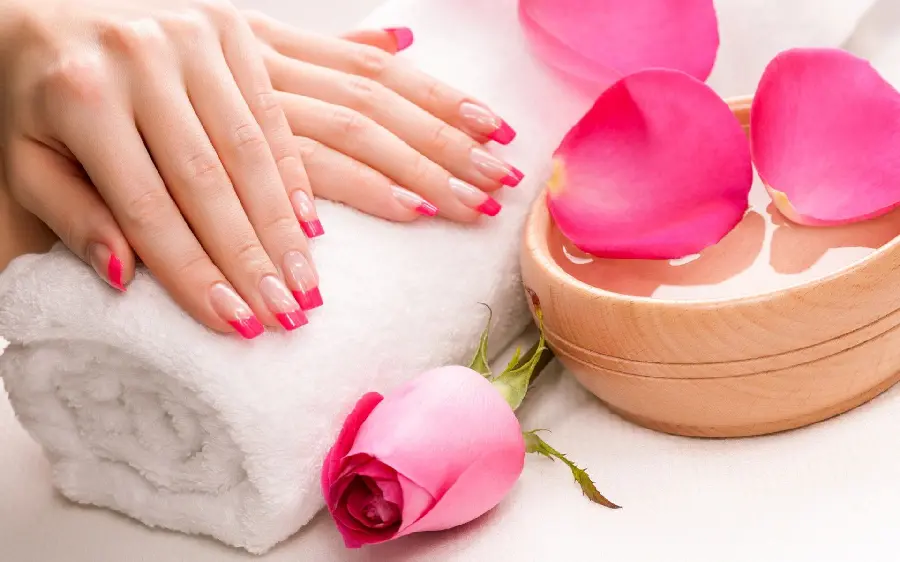 عکس ناخن های بلند با طرح دخترانه مخصوص کاشت و طراحی ناخن