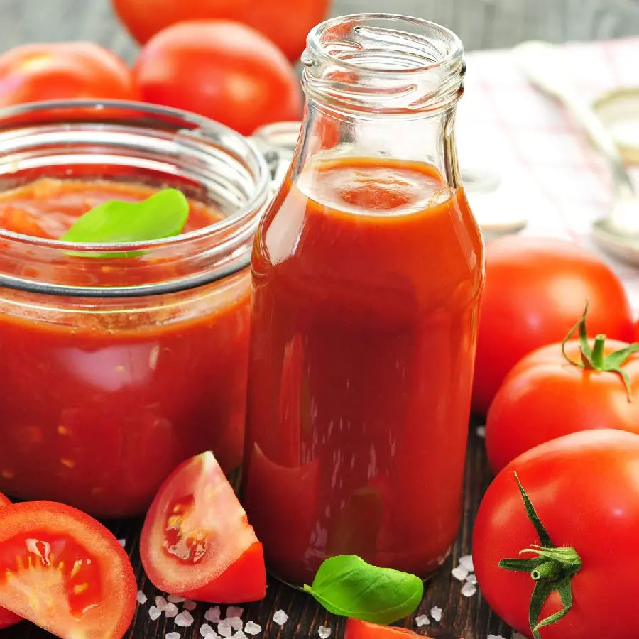 بک گراند شیک و جذاب از عصاره گوجه فرنگی در تنگ شیشه ای
