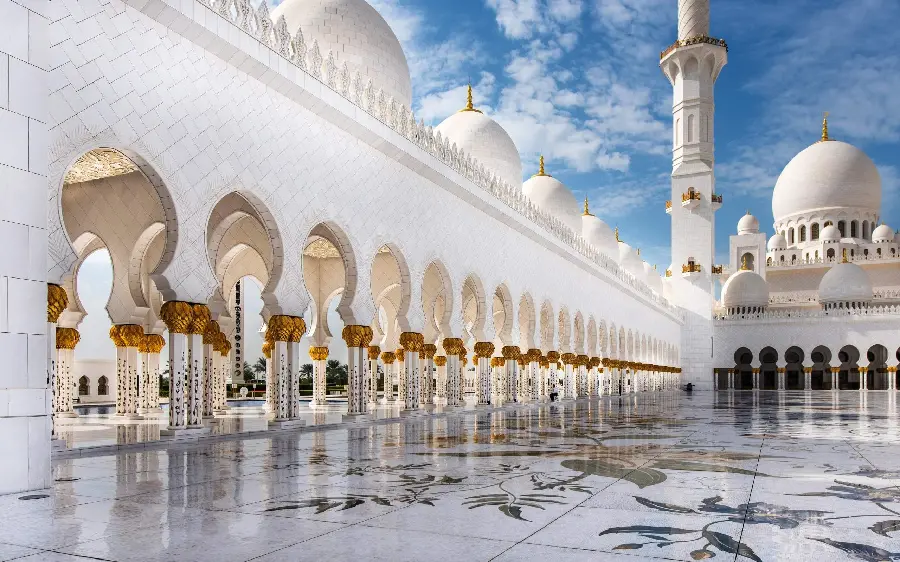 عکس پروفایل مسجد سفید زیبا با ماه طلایی روی گنبد