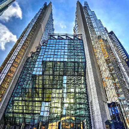 والپیپر فوق العاده قشنگ از ساختمان بلند شیشه ای اپل 