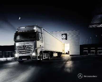 عکس کامیون مرسدس بنز آکتروس نقره ای تولید کشور آلمان در شب زیبا