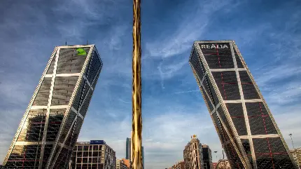 تصویر جالب و زیبا از ساختمان های آسمان خراش شیشه ای