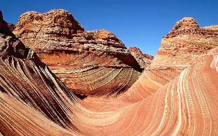 منظره پانوراما از صخره های گرانیتی در بیابان برای چاپ 