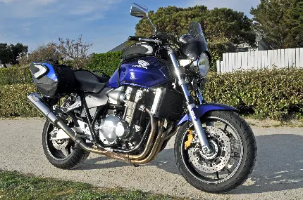 عکس حیرت انگیز موتور Honda CB1300 به رنگ آبی کاربنی