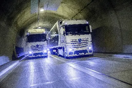 عکس کامیون بنز اکتروس با محیطی راحت و جادار برای رانندگان