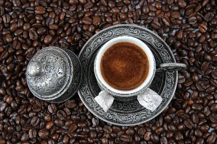 عکس با کیفیت فنجان قهوه ترک دم شده از نمای بالا برای چاپ