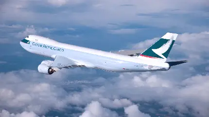 دانلود تصویر خارق‌العاده از هواپیما سفید در آسمان 