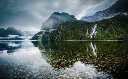 عکس زیبای طبیعت دریاچه و کوهستان خاص و چشمگیر 