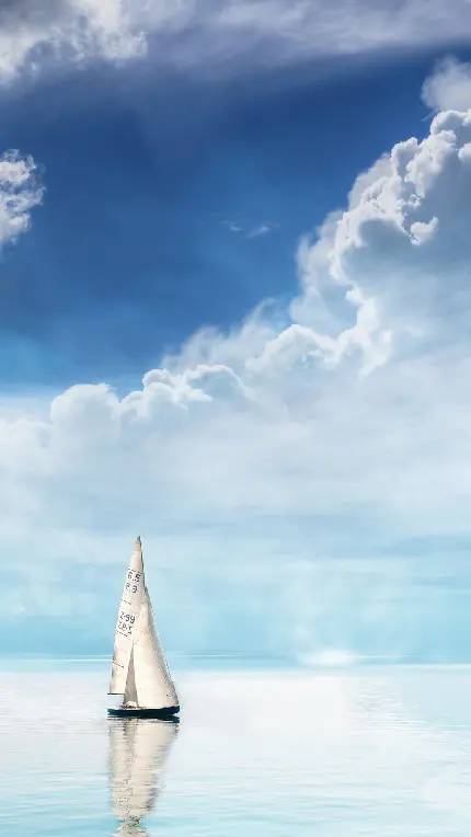 قشنگ ترین والپیپر قایق بادبانی زیر آسمان آبی با ابرهای سفید