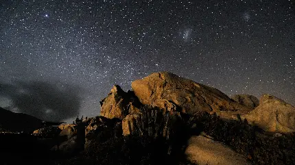 عکس آسمان شب با ماه و ستاره