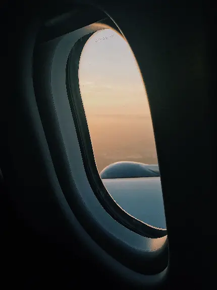 عکس لاکچری پنجره هواپیما از زاویه دید سرنشین های کنار پنجره