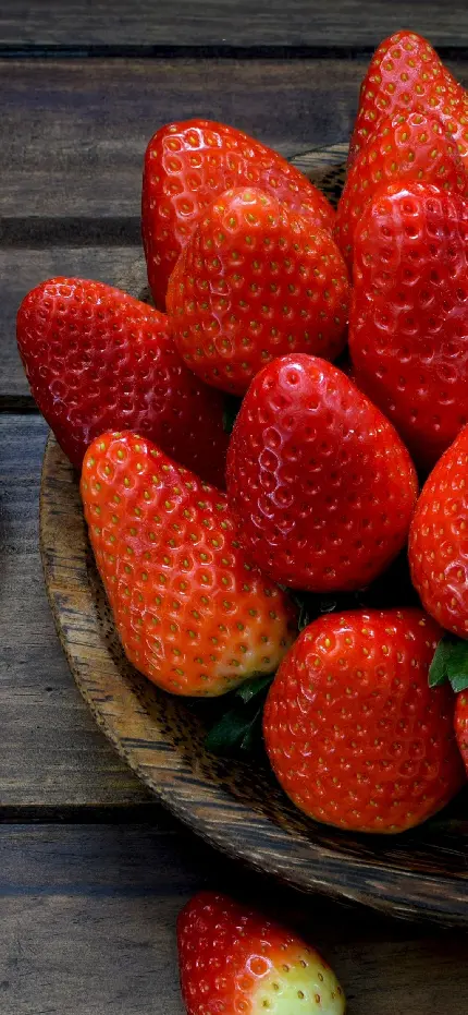 بک گراند توت فرنگی های تازه با کیفیت فوق العاده مناسب موبایل