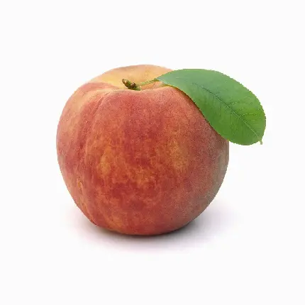 عکس استوک جدید میوه هلو با برگ سبز بر زمینه ساده سفید 2023