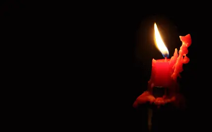 تصویر غم انگیز شمع در حال سوختن برای گفتن تسلیت 
