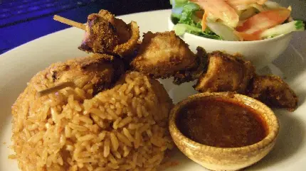 برنج جولوف و سوپ اگوسی غذای محبوب ملی نیجریه ای ها در مهمانی ها و گردهمایی های بزرگ