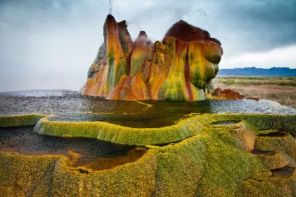 دانلود تصویر آبفشان استروکور یا Strokkur در ایسلند جزیره ای در شمال اروپا
