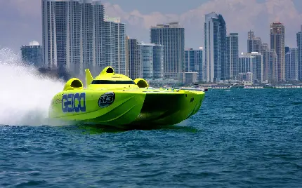 تصویر زمینه منحصر به فرد مدل جدید 2023 قایق تندرو زرد