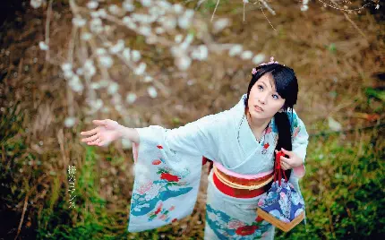 عکس دختر ژاپنی کیوت واقعی در جنگل برای پروفایل تلگرام