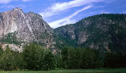 دانلود رایگان عکس طبیعت زیبای کوهستانی با آسمان آبی 