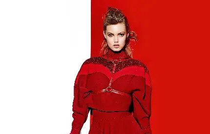 تصویر زمینه قرمز سفید مدل فشن شو نیویورک با لباس خفن جدید