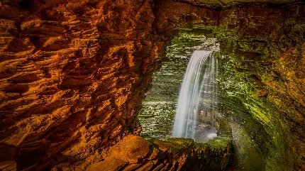 والپیپر جذاب از آبشار بهشتی در غار رنگی دیدنی برای ساده پسندها