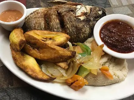 تصویر استوک غذای خوشمزه و ترش آفریقایی با گوشت حلال 