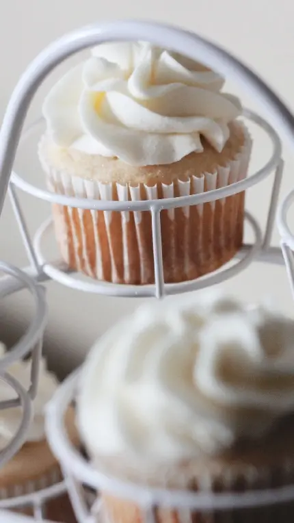 خوشگل ترین عکس استوک کیک های فنجانی برای آیفون و سامسونگ