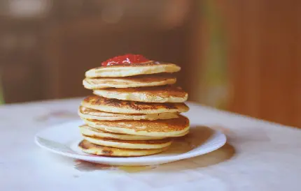 خوشمزه ترین صبحانه جهان پنکیک آمریکایی با توت فرنگی 
