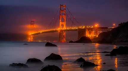 پل گلدن گیت شهر سانفرانسیسکو کالیفرنیا با نورپردازی قرمز 