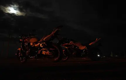 دانلود عکس خفن موتور های Honda CB1300 در شب تاریک