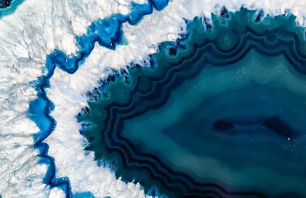 عکس خارق العاده و دیدنی از سنگ فیروزه با ترکیب رنگ آبی و سفید 
