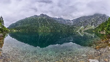 عکس دریاچه خوشگل و توریستی در انحصار کوه سرسبز با دانلود کاملا رایگان