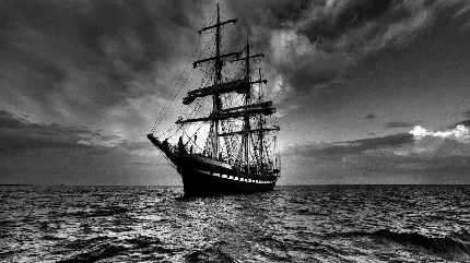 زیباترین background سیاه سفید کشتی چوبی بزرگ روی دریا 